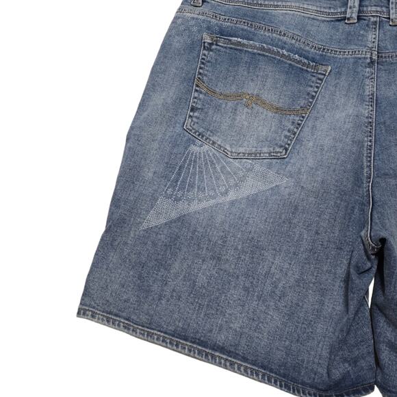 Lucky Brand Women's Denim Shorts Blue Embroidered Accent Details‎ Casual - Picture 8 of 12